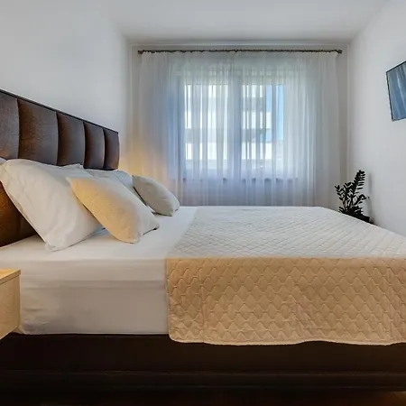 Diamond Two Bedroom 扎达尔