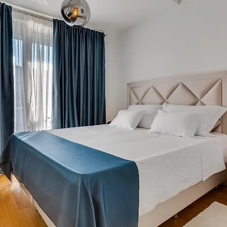 Diamond Two Bedroom דירה זאדאר