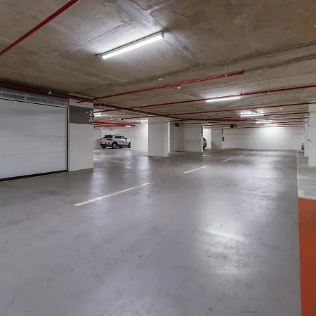 Diamond Two Bedroom דירה *