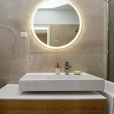 Diamond Two Bedroom * זאדאר